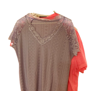 Women’s La Mode lavender and lace top
